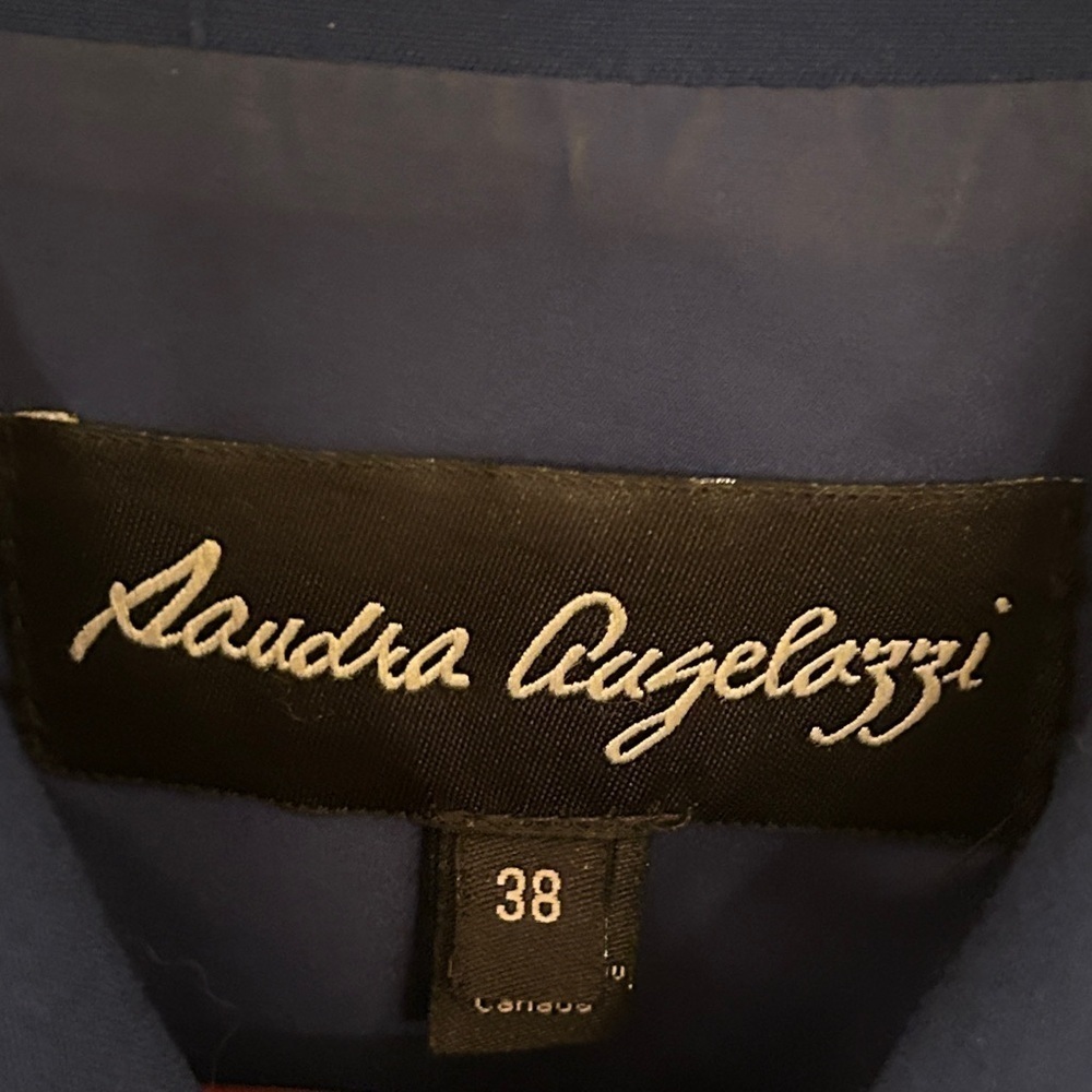 Sandra Angelozzi Elegant Made in Canada Women's Royal Blue Blazer, size 38 - Picture 6 of 9